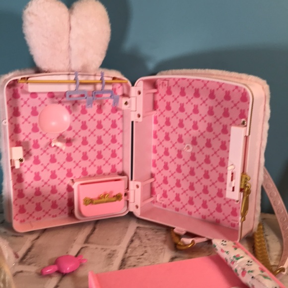 Na! Na! Na! Surprise! Doll and pink bunny case - Picture 5 of 13